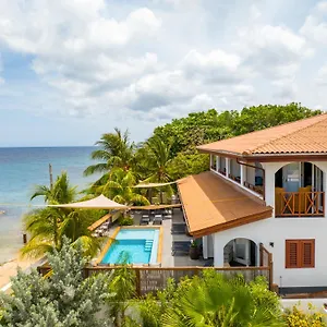 atlantis-beach-house.comcaribbean.com/